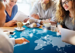 Équipe de professionnels en réunion pour structurer et manager une équipe offshore avec succès.