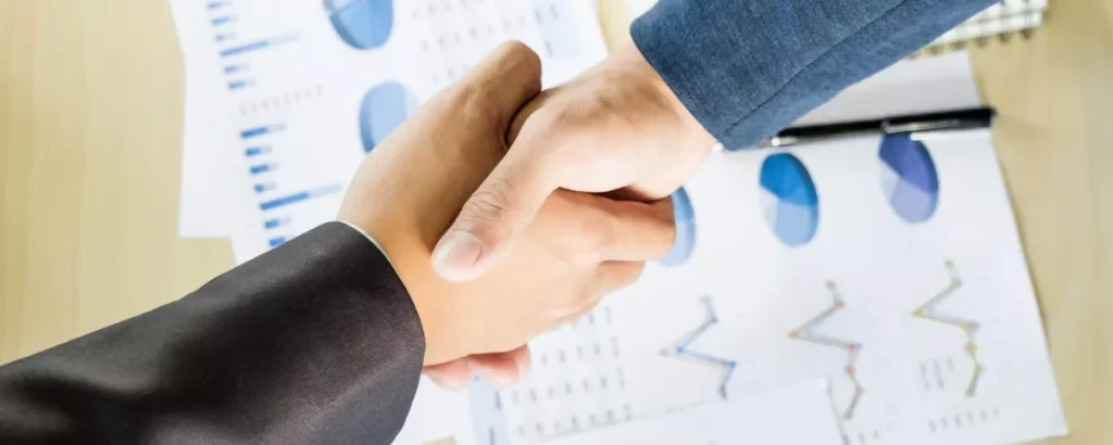Signature d’un contrat d’externalisation entre une entreprise et son prestataire